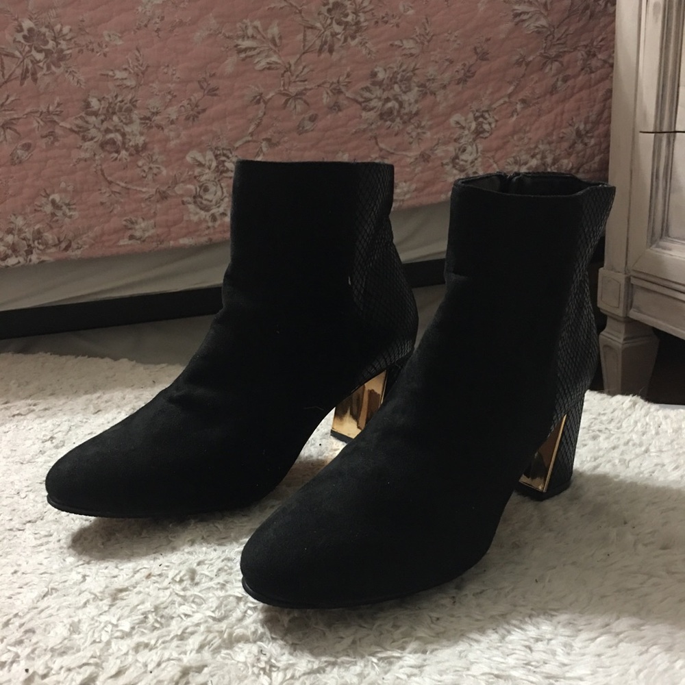 Suede boots NWOT XOXO black and metallic with added slip resistance